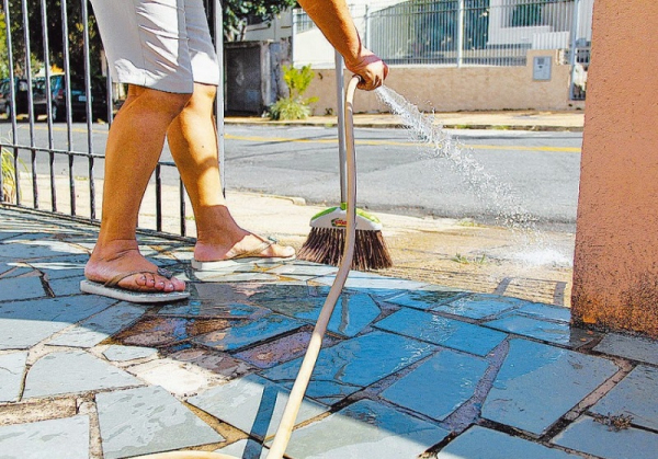 Projeto original previa multa de R$ 250 após duas advertências