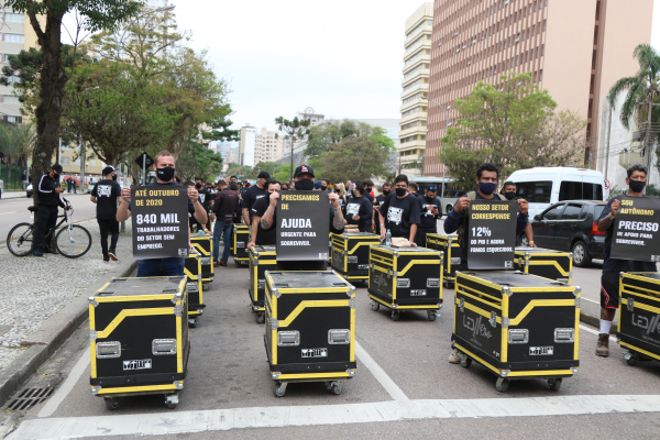 Profissionais de eventos em protesto: projeto prevê redução de taxas, impostos e prorrogação de débitos