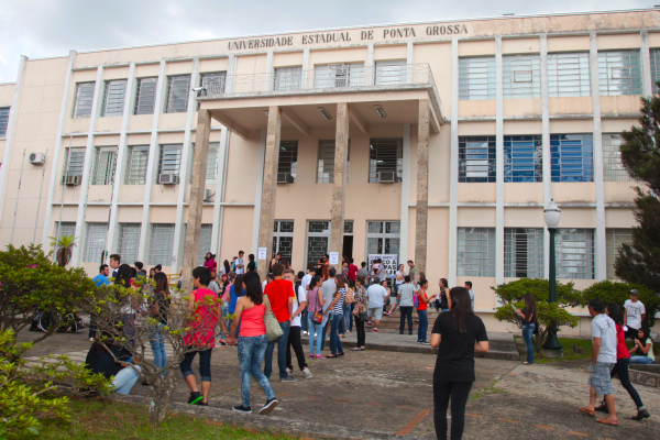 UEPG: segundo governo, universidade gastou R$ 1.785.050,98 em horas extras no primeiro semestre sem autorização prévia