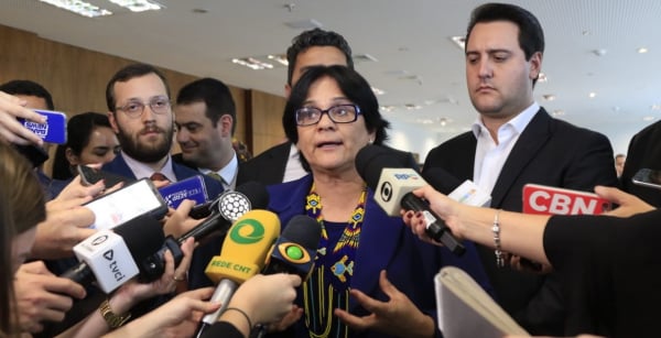 Damares: ministra disse que mudanças em comissão dos Mortos e Desaparecidos Políticos foi para "agilizar trabalho"