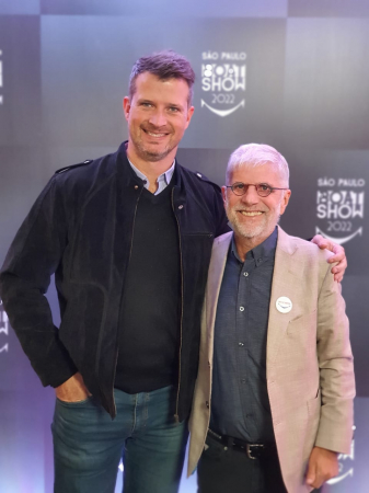 Na foto, o presidente do Boat Show Ernani Paciornik e o diretor de marketing da Triton Yachts Allan Cechelero.