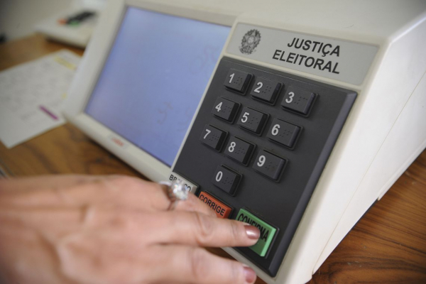 Justificativa online deve ser apresentada em até 60 dias, contados a partir da data de cada turno do pleito, ou, ainda, em 30 dias após o retorno do eleitor ao Brasil.