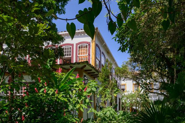 O Solar da Ponte, hotel instalado num imponente casarão colonial que reúne charme, elegância e requinte