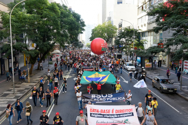 Servidores em greve: FES deve ter nova reunião com governo na tarde de hoje