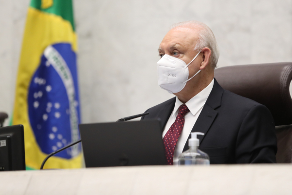 Traiano: presidente da Assembleia leu trecho de discurso em que Ulisses Guimarães disse que os brasileiros tinham "ódio e nojo" da ditadura