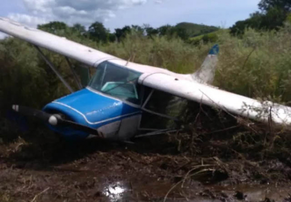 O avião caído em Jacarezinho