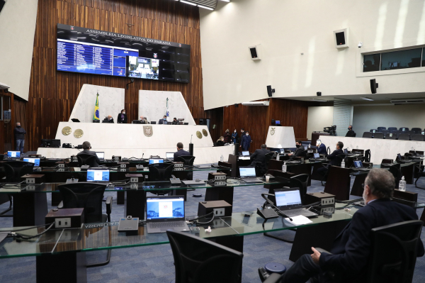 Assembleia: em janeiro, governador Ratinho Jr (PSD) suspendeu reajuste de 1,5% dos servidores