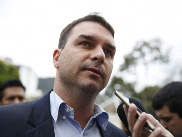 Flavio Bolsonaro: Nas redes sociais, o senador eleito se comprometeu a agendar novo dia e horário para prestar esclarecimentos