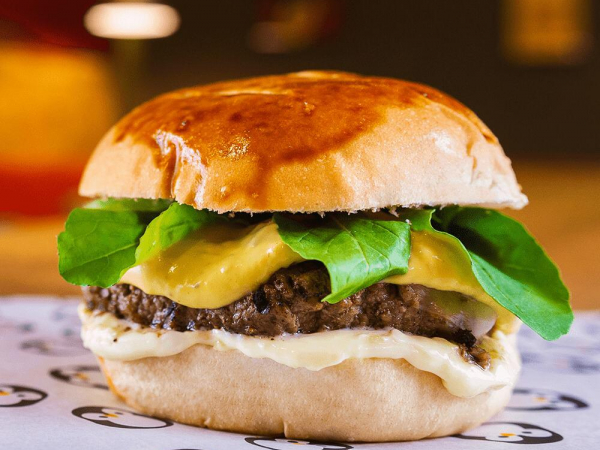 Pig burger e fraldinha na mostarda são novidades no Le Pinguê - Comer e  Curtir - Bem Paraná
