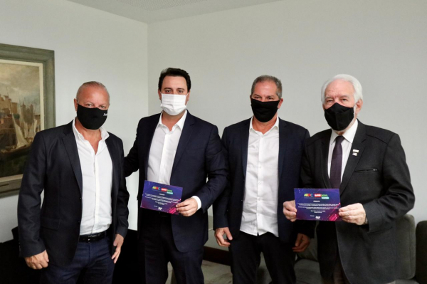 Diretor do Festval, Paulo Beal; Governador do Paraná, Ratinho Júnior; Presidente da Apras, Carlos Beal, e o vice-governador do Paraná, Darci Piana