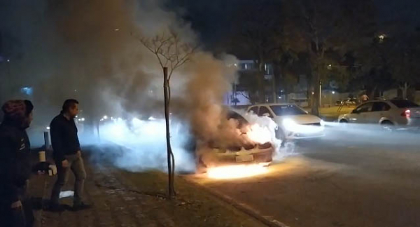 O carro em chamas