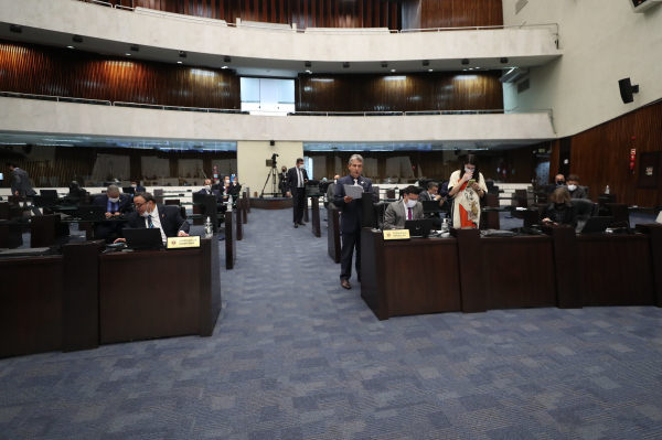 Assembleia: governo aumentou previsão de receita e cortou despesas para zerar déficit