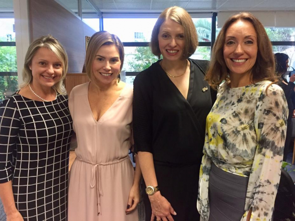 A vice-presidente da BPW Curitiba, Alison Mazza Lubascher; a secretária da entidade, Isabela França; a presidente da BPW Curitiba, Birgit Keller Marsili; e a diretora de Comunicação e Marketing da entidade, Juliana Karam Isfer