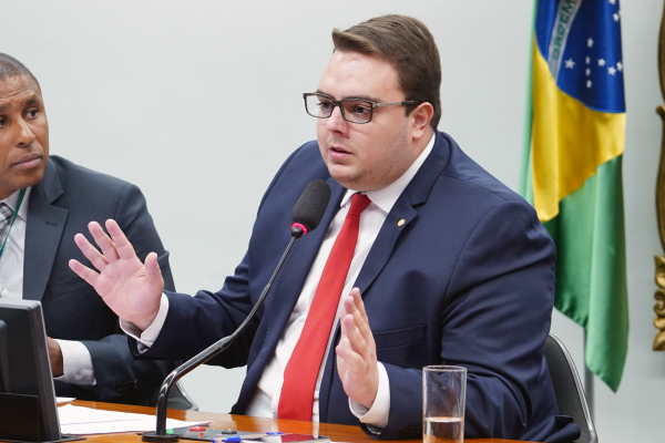 Francischini (PSL): no endereço da empresa em que deputado paranaense gastou R$ 45 mil há uma placa de aluga-se