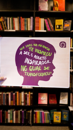 Ação realizada na Livraria da Vila, em Curitiba.