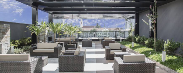 Terraço do NH The Five hotel recebe o gastropub Cão Véio durante 4 finais de semana