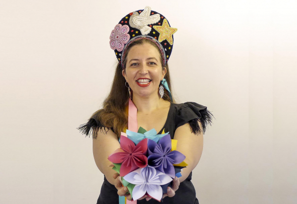 Lia Marchi organizadora do Seminário online que ensina música e cultura popular para professores e pais