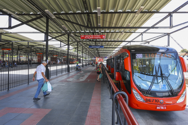 Com bilhete temporal o passageiro poderia pegar mais de um ônibus durante determinado período, sem pagar nova passagem, e mesmo fora dos terminais.