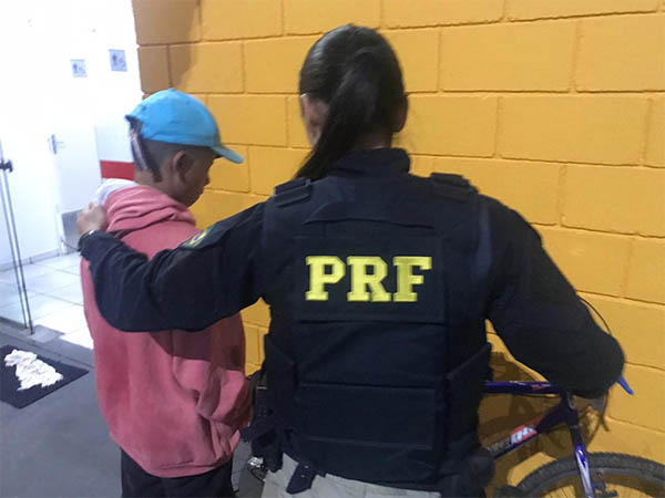 A criança encontrada pela PRF