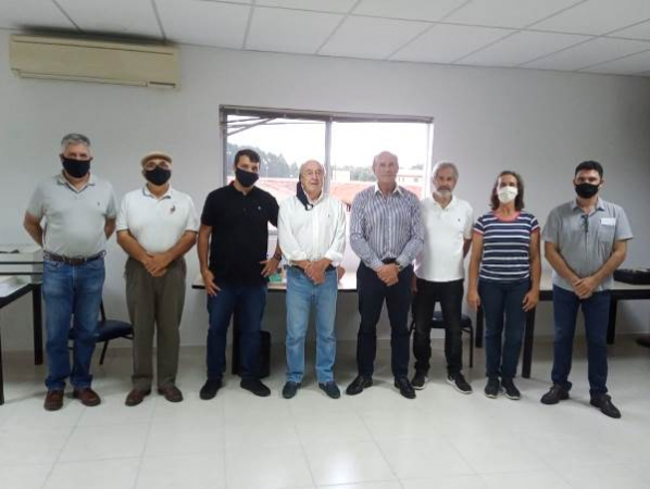Gilberto Luiz Koppe (ao centro) é o novo Presidente da ACPCCP