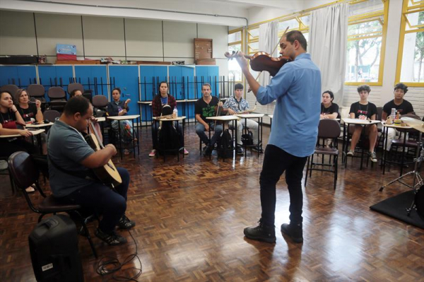 Banda formada por cegos se apresenta no Paiol neste sábado.