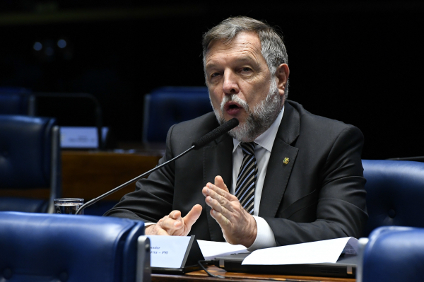 Flávio Arns (Pode): paranaense é o relator do projeto na Comissão de Educação do Senado
