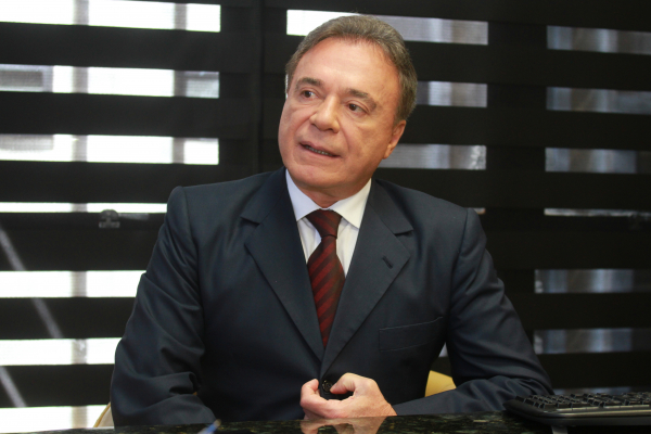 Alvaro Dias (Pode): senador afirma não receber auxílio-moradia