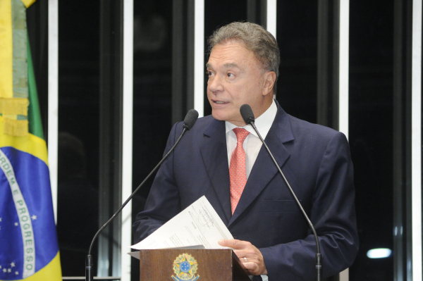 Alvaro Dias (Pode): “A violência, a intolerância, o extremismo prepotente, a afronta a soberania popular, não edificam nações civilizadas"