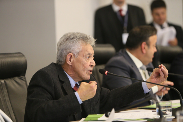Martins: segundo parlamentar, há alguns anos era possível comprar um carro zero com um salário de deputado