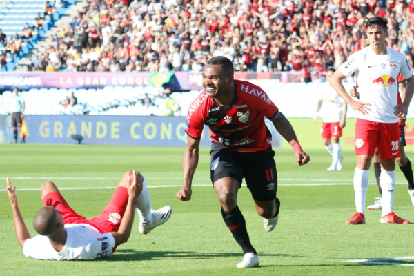 Nikão comemora gol na final: artilheiro histórico
