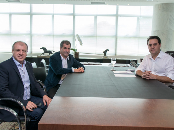 João Carlos Ortega, secretário da Sedu, prefeito toninho Fenelon e o governador Ratinho Jr