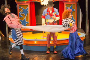 Magia do circo inspira espetáculo que retoma temporadas da Companhia dos Palhaços