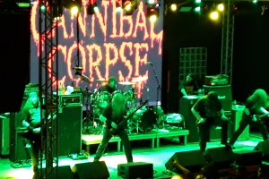Cannibal Corpse dá um show de horror e perfeição em Curitiba