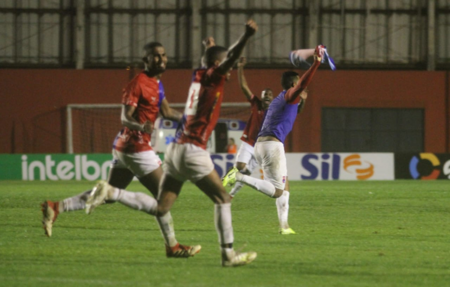 Paraná Clube x Bahia de Feira