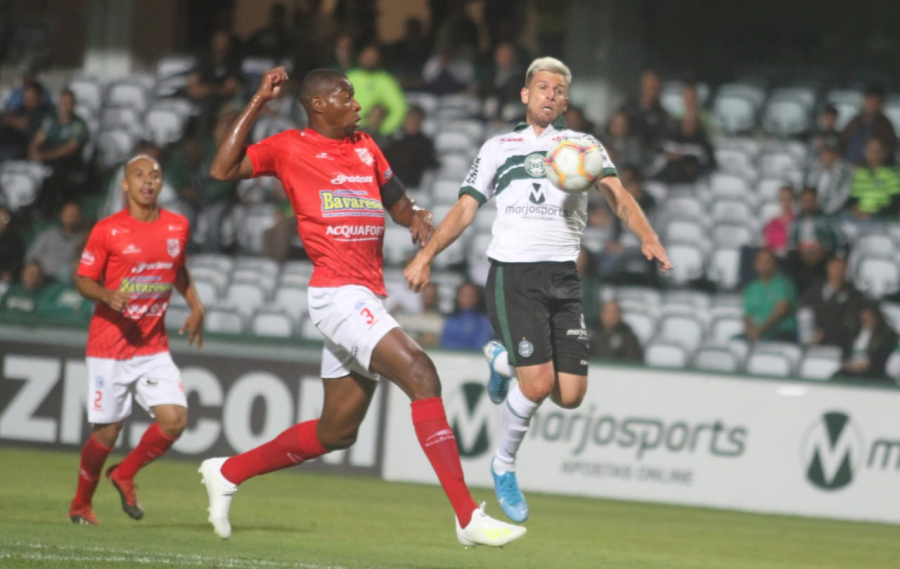 Coritiba x Rio Branco, no Couto Pereira