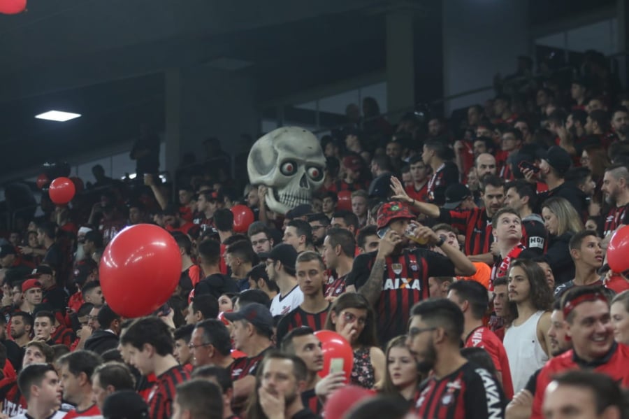 Torcida na Arena da Baixada, durante Athletico x Boca