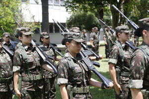 roupa do exercito brasileiro feminino