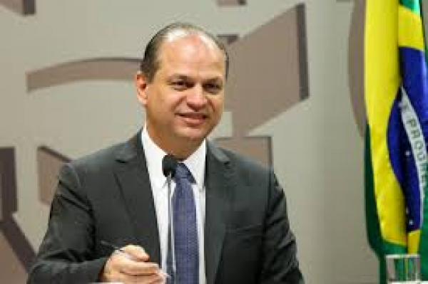 "O ministro da Sa\u00fade, Ricardo Barros, alega que a implanta\u00e7\u00e3o do servi\u00e7o pode gerar economia de R$ 20 bilh\u00f5es por ano. (Foto: Marcelo Camargo\/Ag\u00eancia Brasil)"
