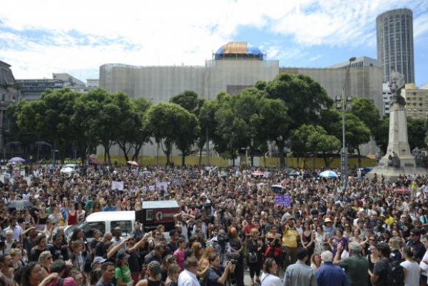 Ato \u00e9 realizado na C\u00e2mara Municipal do Rio, em homenagem a Marielle.