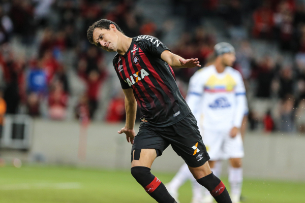 Pablo comemora gol do Atl\u00e9tico sobre a Chapecoense