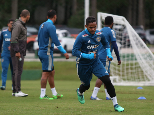 "Evandro: centroavante com melhor m\u00e9dia de gols no Coxa em 2018"