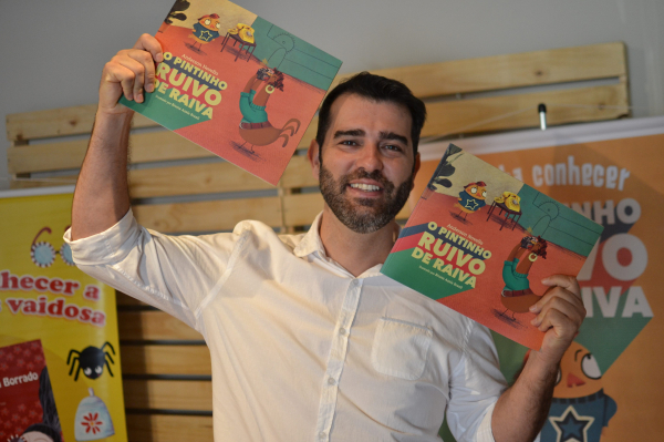 O autor Anderson Novello.