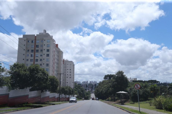 Tempo deve ficar abafado durante o final de semana.