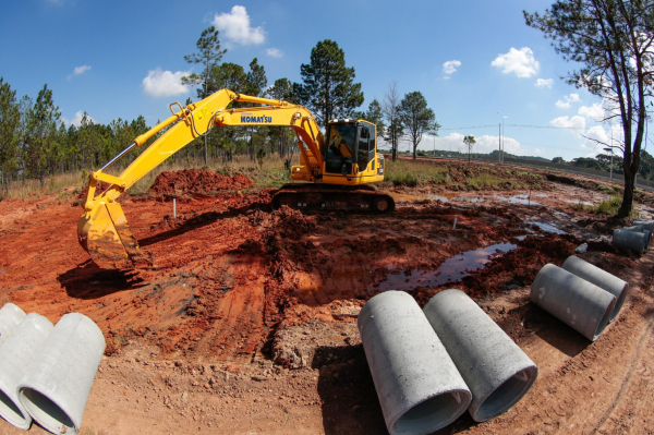 Obras acontecem \u00e0s margens da Rodovia Jo\u00e3o Leopoldo Jacomel