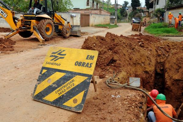 Obras da Sanepar, em Rio Branco do Sul.