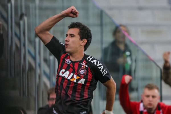 Pablo comemora gol contra a Chapecoense, pelo Brasileir\u00e3o 2018