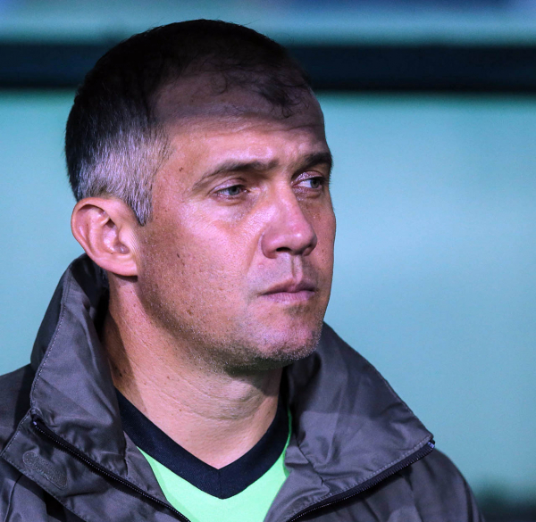 "Eduardo Baptista, t\u00e9cnico do Coritiba: para ele, time precisa ser mais regular se quiser brigar pelo acesso"