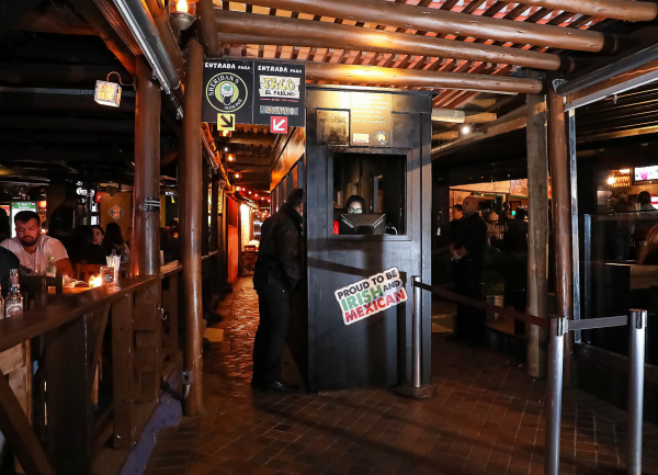 Entrada do Sheridan's Irish Pub.