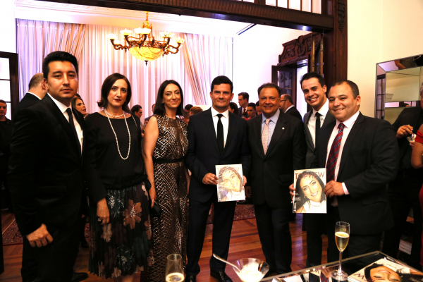 Marcus Yabe, Ivete Azzolini, Ros\u00e2ngela Wolff Moro, S\u00e9rgio Moro, Leonardo Petrelli, Marc Sousa e F\u00e1bio Aguayo.