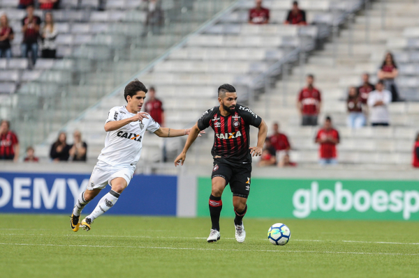 Guilherme, do Atl\u00e9tico-PR, enfrenta o Galo, na Arena da Baixada